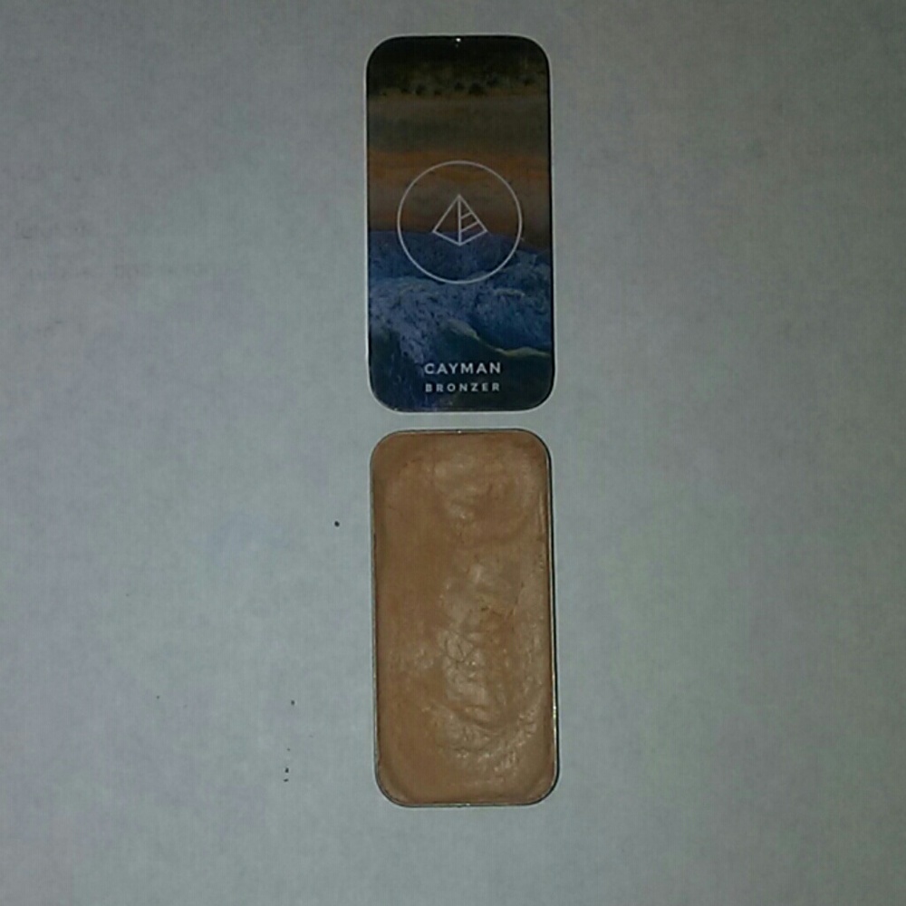 SOLD! Maskcara Beauty Cayman Bronzer